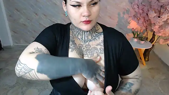 Snapshot of sherlytattos chatting on 07/17/26, 03:57 sherlytattos online show from 07/17/26, 03:57