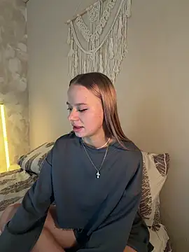 leyaaftermidnight online show from 04/14/26, 09:15