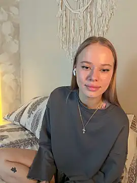 leyaaftermidnight online show from 04/18/26, 06:39