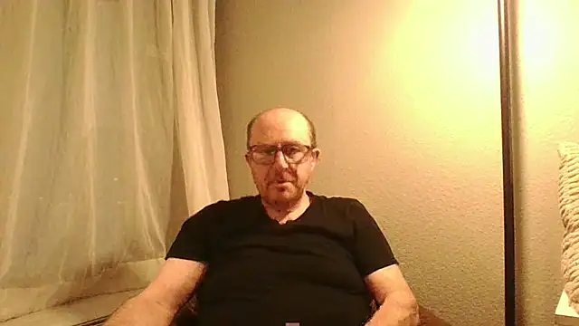 Snapshot of CallumBee chatting on 04/11/26, 10:08 CallumBee online show from 04/11/26, 10:08