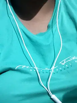 Snapshot of Siya_mic chatting on 04/12/26, 06:02 Siya mic online show from 04/12/26, 06:02