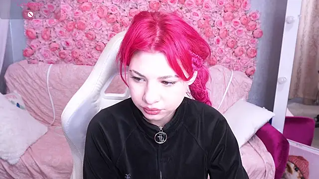 Snapshot of PinkyTrix chatting on 04/21/26, 05:36 PinkyTrix online show from 04/21/26, 05:36