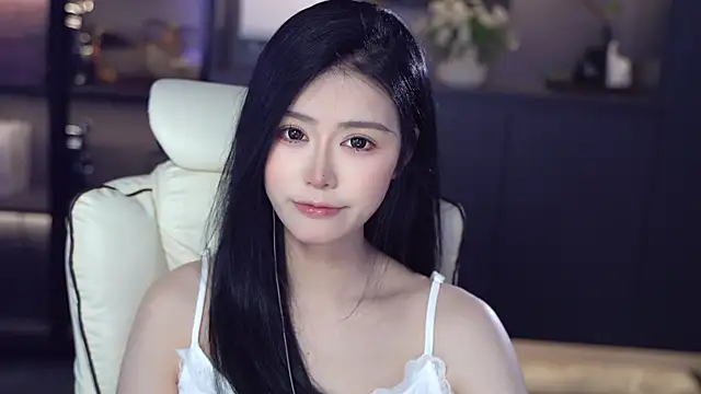 Snapshot of Seraphinei chatting on 05/07/26, 12:38 Seraphinei online show from 05/07/26, 12:38