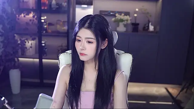 Snapshot of Seraphinei chatting on 05/15/26, 12:12 Seraphinei online show from 05/15/26, 12:12