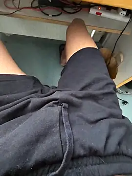 Snapshot of NotEEGamer chatting on 04/11/26, 02:32 NotEEGamer online show from 04/11/26, 02:32