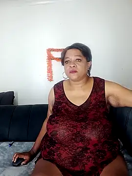 Snapshot of BUSTYQUEEN56_ chatting on 04/15/26, 02:18 BUSTYQUEEN56 online show from 04/15/26, 02:18
