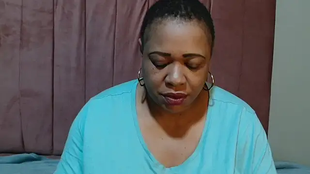 Snapshot of BUSTYQUEEN56_ chatting on 06/08/26, 06:25 BUSTYQUEEN56 online show from 06/08/26, 06:25