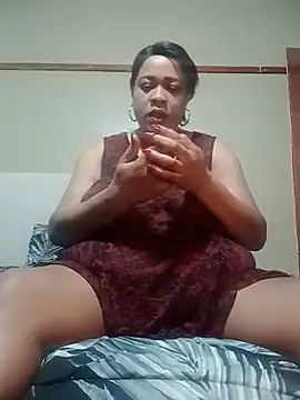 Snapshot of BUSTYQUEEN56_ chatting on 06/11/26, 06:33 BUSTYQUEEN56 online show from 06/11/26, 06:33