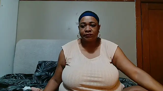 Snapshot of BUSTYQUEEN56_ chatting on 06/20/26, 07:16 BUSTYQUEEN56 online show from 06/20/26, 07:16
