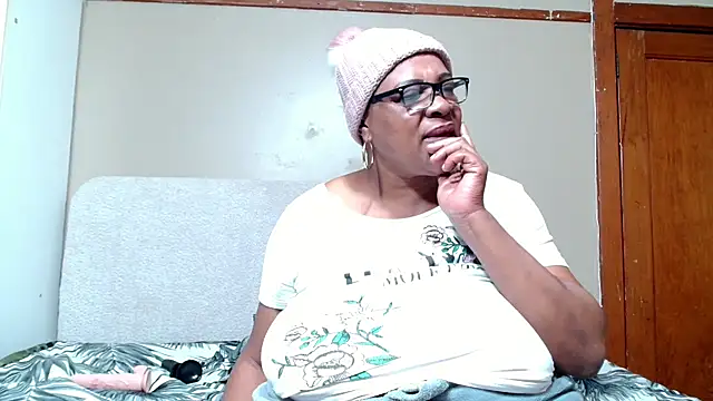 Snapshot of BUSTYQUEEN56_ chatting on 07/08/26, 07:07 BUSTYQUEEN56 online show from 07/08/26, 07:07