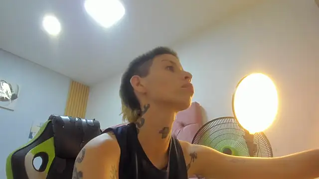 lunallena 17 online show from 05/09/26, 04:28