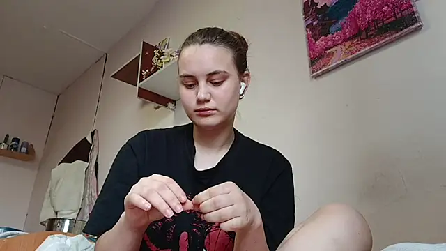 RoxanneStuard online show from 04/14/26, 09:04