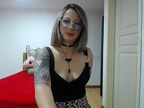 VALELUXX online show from 04/26/26, 01:58