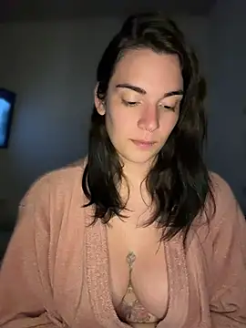 Snapshot of alicemeb chatting on 06/17/26, 11:38 alicemeb online show from 06/17/26, 11:38