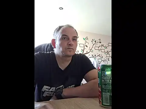 Snapshot of Piotr481 chatting on 04/25/26, 03:31 Piotr481 online show from 04/25/26, 03:31