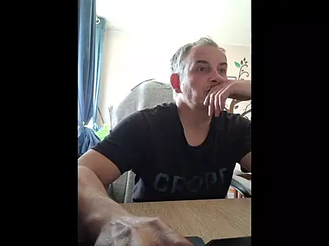 Snapshot of Piotr481 chatting on 05/14/26, 03:52 Piotr481 online show from 05/14/26, 03:52