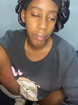 petite bee online show from 07/03/26, 01:34