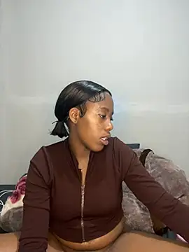 petite bee online show from 07/07/26, 04:26
