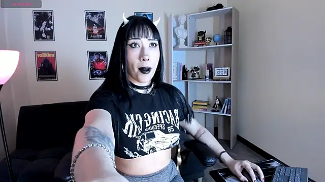 Snapshot of Ravenelle_ chatting on 06/06/26, 10:36 Ravenelle online show from 06/06/26, 10:36
