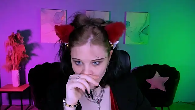 nikki kiss  online show from 04/27/26, 08:56