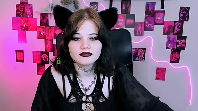 nikki kiss  online show from 05/21/26, 09:16