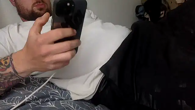 Snapshot of rollcharlie chatting on 04/14/26, 03:29 rollcharlie online show from 04/14/26, 03:29