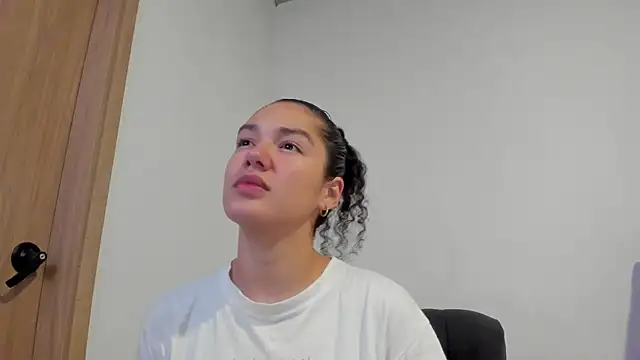 MiaRouseex online show from 05/19/26, 04:19