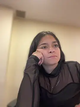Snapshot of Selene__Ferrer chatting on 06/17/26, 01:23 Selene Ferrer online show from 06/17/26, 01:23