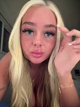 Snapshot of Vanillaheavennn chatting on 04/13/26, 08:25 Vanillaheavennn online show from 04/13/26, 08:25