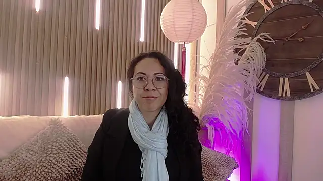 Velvet Curly online show from 05/12/26, 12:35
