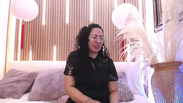 Velvet Curly online show from 06/25/26, 12:20
