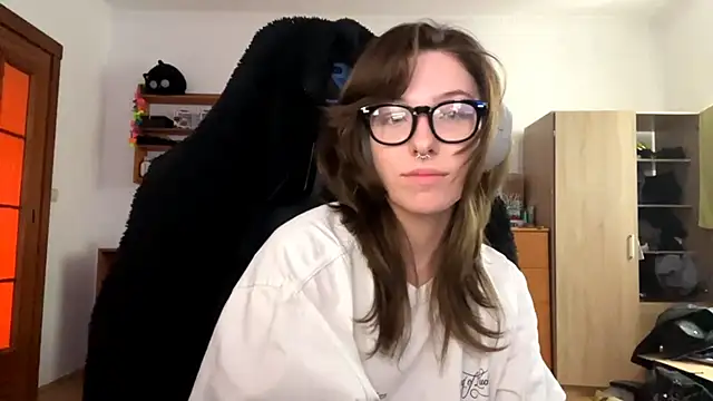 PillowPeachX online show from 04/17/26, 02:20