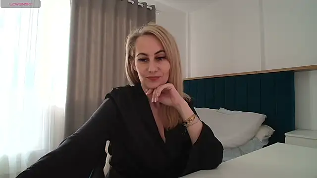 AdellynRose online show from 05/19/26, 04:24