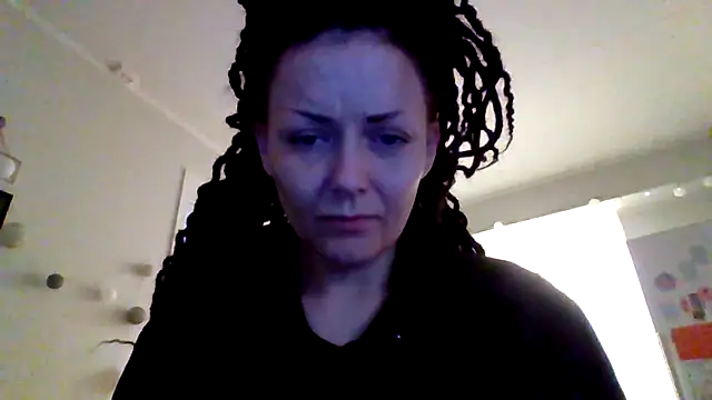 Snapshot of shyhornymommy chatting on 04/24/26, 07:27 shyhornymommy online show from 04/24/26, 07:27