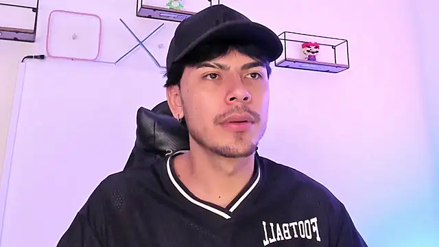 Izack 01 online show from 04/15/26, 04:47