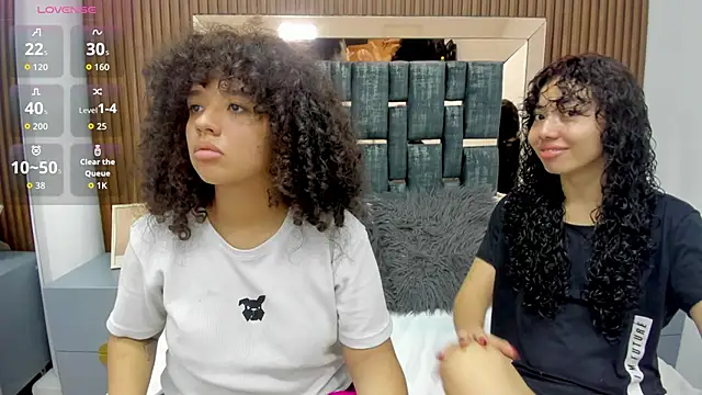 Snapshot of Chloe_and_Violeta chatting on 05/01/26, 11:59 Chloe and Violeta online show from 05/01/26, 11:59