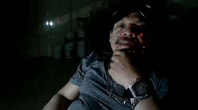 Snapshot of Oskr2024XXX chatting on 12/17/24, 05:29 Oskr2024XXX online show from 12/17/24, 05:29