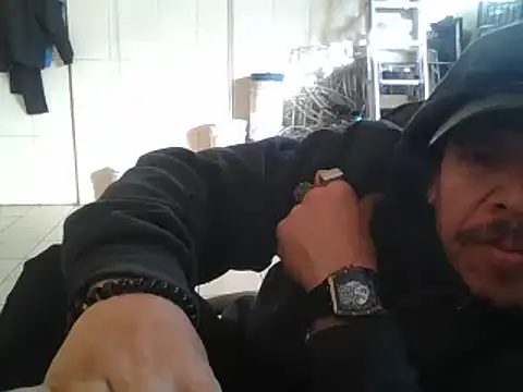 Snapshot of Oskr2024XXX chatting on 12/18/24, 10:35 Oskr2024XXX online show from 12/18/24, 10:35