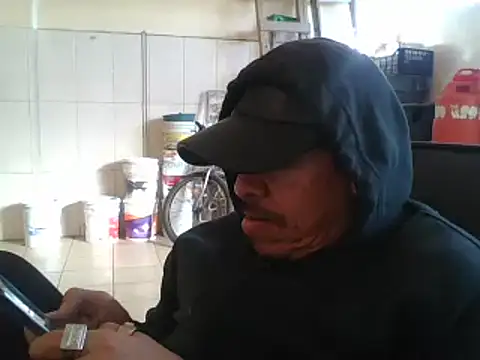 Snapshot of Oskr2024XXX chatting on 12/20/24, 10:22 Oskr2024XXX online show from 12/20/24, 10:22