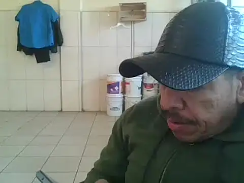 Snapshot of Oskr2024XXX chatting on 01/17/25, 03:43 Oskr2024XXX online show from 01/17/25, 03:43