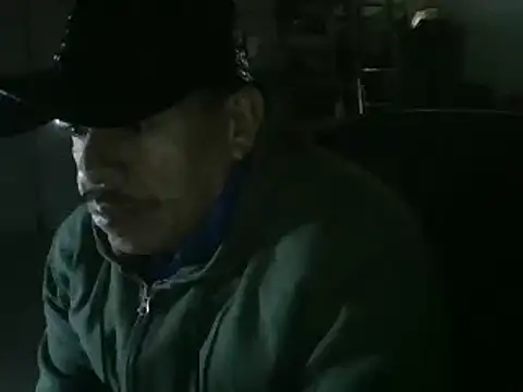 Snapshot of Oskr2024XXX chatting on 01/18/25, 04:04 Oskr2024XXX online show from 01/18/25, 04:04