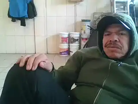 Snapshot of Oskr2024XXX chatting on 01/19/25, 06:32 Oskr2024XXX online show from 01/19/25, 06:32