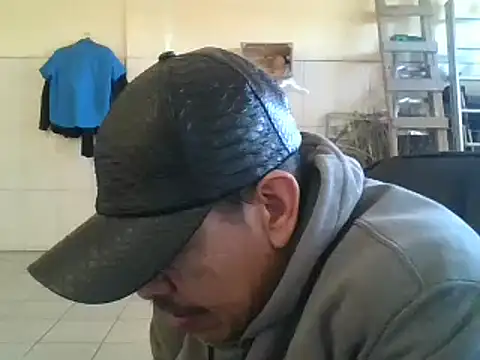 Snapshot of Oskr2024XXX chatting on 01/23/25, 03:32 Oskr2024XXX online show from 01/23/25, 03:32