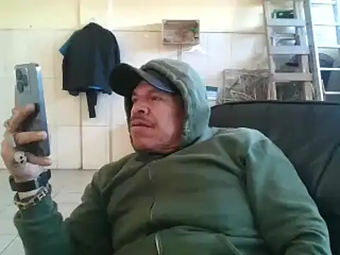 Snapshot of Oskr2024XXX chatting on 02/10/25, 06:35 Oskr2024XXX online show from 02/10/25, 06:35