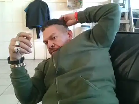 Snapshot of Oskr2024XXX chatting on 02/10/25, 09:36 Oskr2024XXX online show from 02/10/25, 09:36