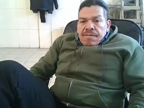 Snapshot of Oskr2024XXX chatting on 02/12/25, 08:18 Oskr2024XXX online show from 02/12/25, 08:18