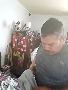 Snapshot of Oskr2024XXX chatting on 02/13/25, 11:58 Oskr2024XXX online show from 02/13/25, 11:58