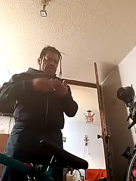 Snapshot of Oskr2024XXX chatting on 03/12/25, 02:12 Oskr2024XXX online show from 03/12/25, 02:12