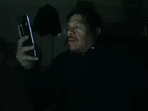 Snapshot of Oskr2024XXX chatting on 03/13/25, 06:26 Oskr2024XXX online show from 03/13/25, 06:26