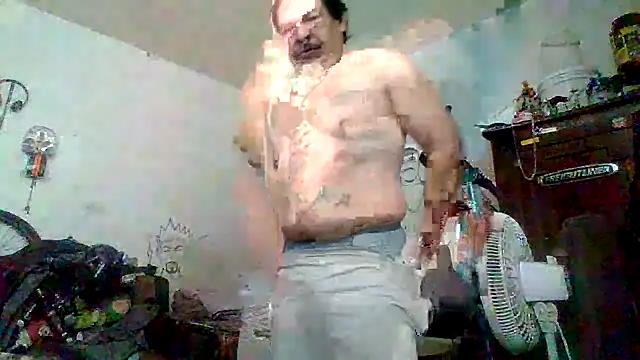 Snapshot of Oskr2024XXX chatting on 10/15/25, 07:36 Oskr2024XXX online show from 10/15/25, 07:36